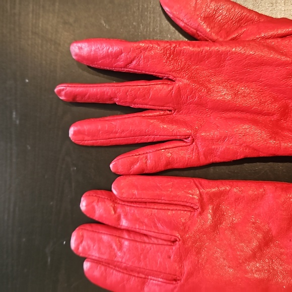 Red leather gloves - Picture 3 of 5